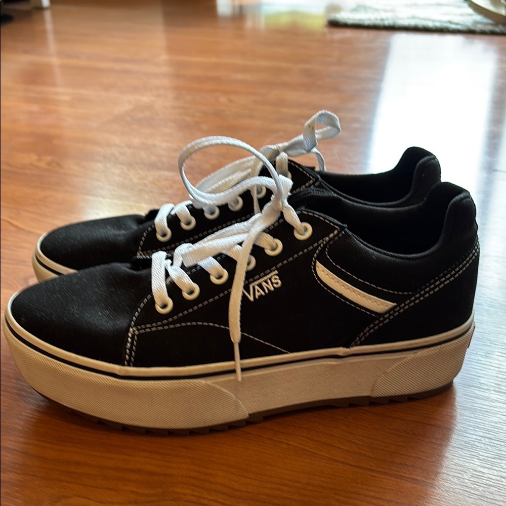 NEW Vans Black and White Classic Skate Sneakers